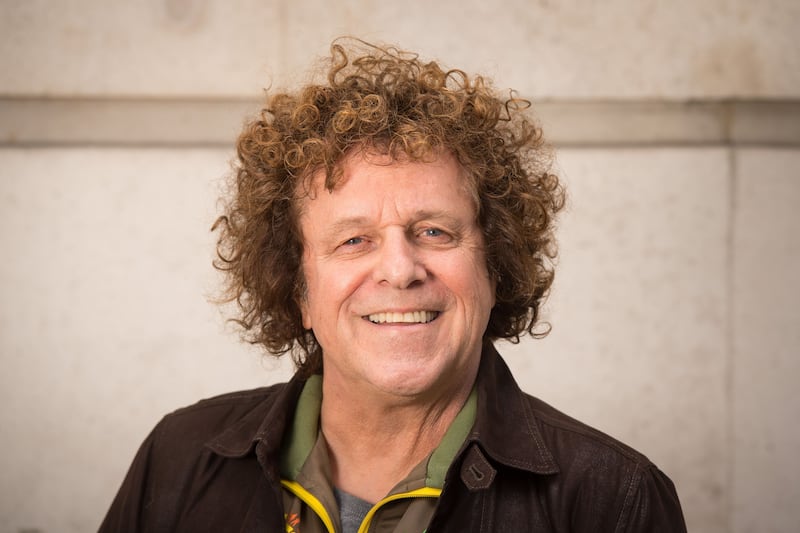 Leo Sayer performs on the Think Loud title track