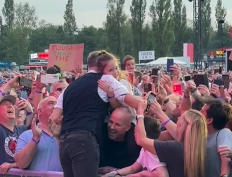 Young fan hugs Bruce Springsteen