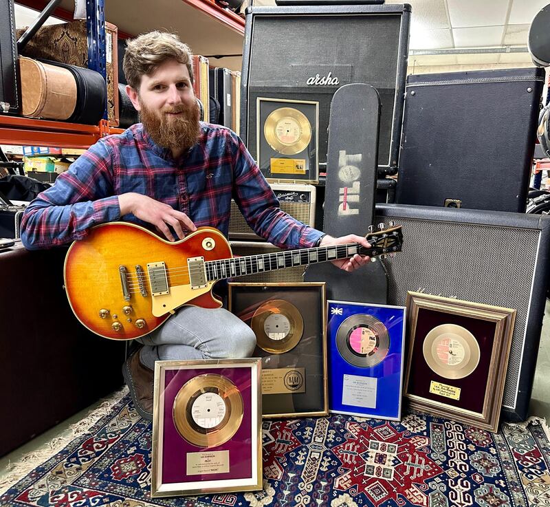 Auctioneer Luke Hobbs with Ian Bairnson’s guitar and equipment