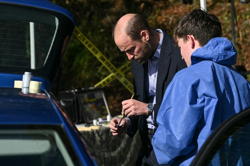 William tries his hand at dusting for fingerprints