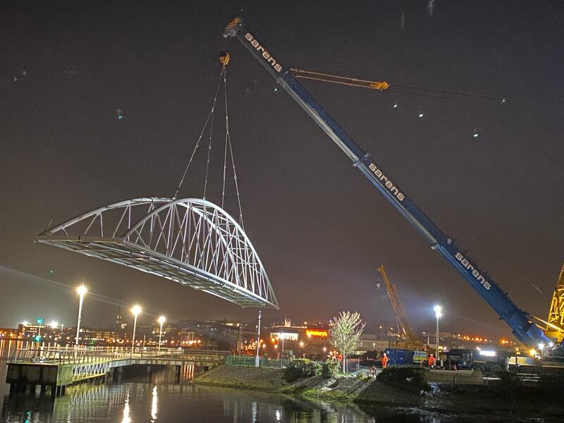 The new Pennyburn foot and cycle bridge was put in place on Tuesday night.