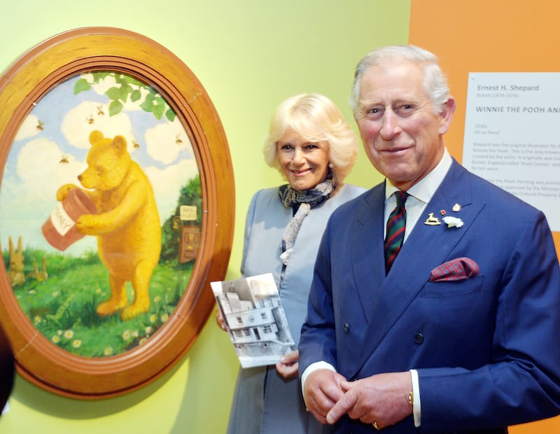 The King and Queen pose with the painting of Winnie the Pooh at the Pavilion Gallery in Winnipeg Manitoba in 2014