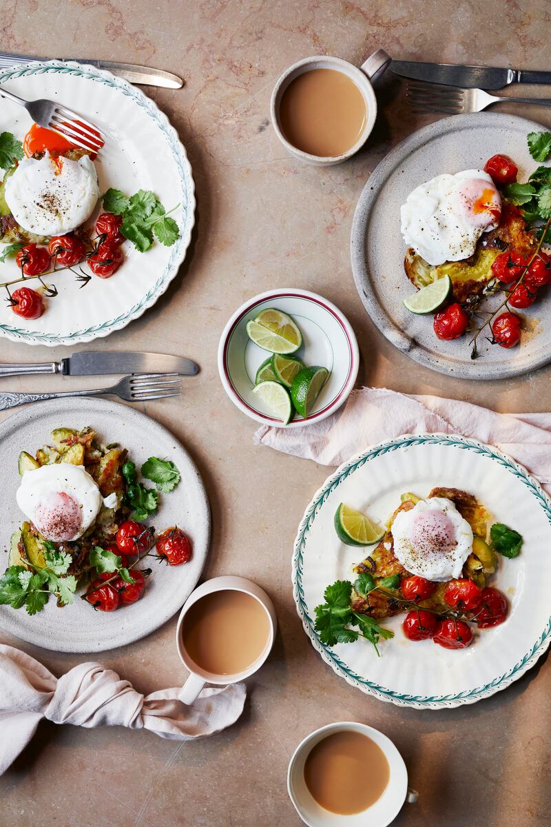 Jamie Oliver’s avocado and jalapeno hash brown with poached eggs recipe