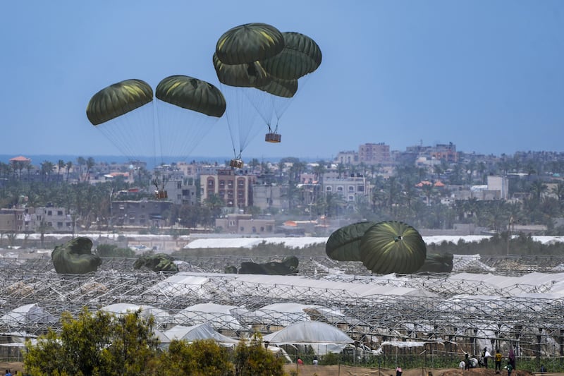 An aircraft airdrops humanitarian aid over Khan Younis, Gaza Strip (Abdel Kareem Hana/AP/File)