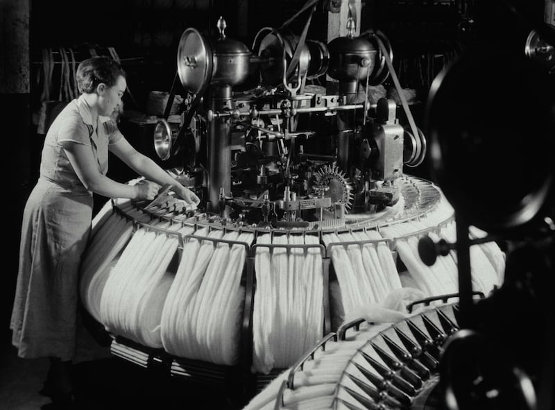WOMAN OPERATES COTTON WEAVING MACHINE, 1920