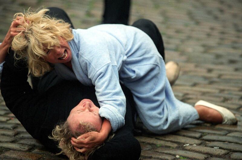 Eileen Grimshaw and Gail brawl in the street