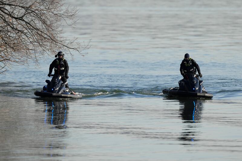 Search and rescue efforts are seen around a wreckage site in the Potomac River (Carolyn Kaster/AP)