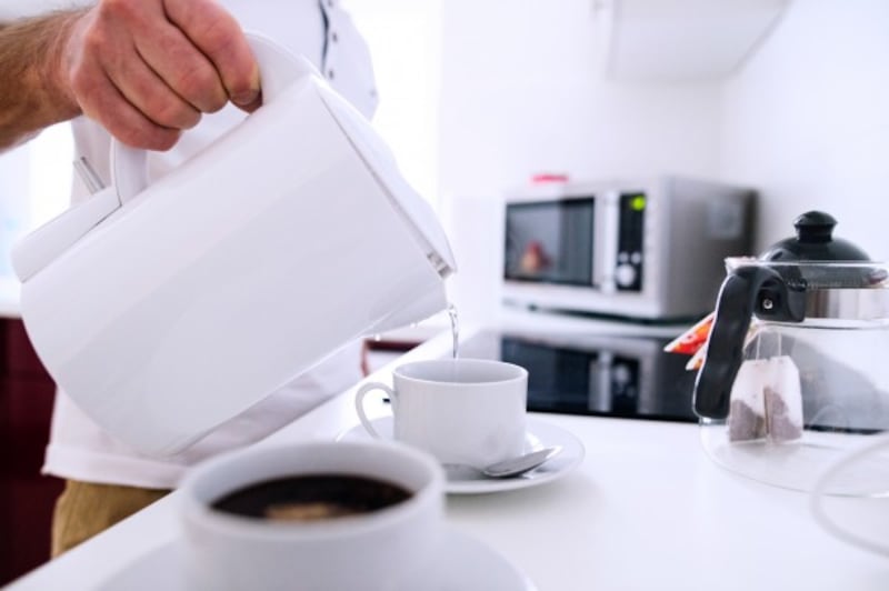 making a cup of tea in the microwave (Halfpoint/Thinkstock)