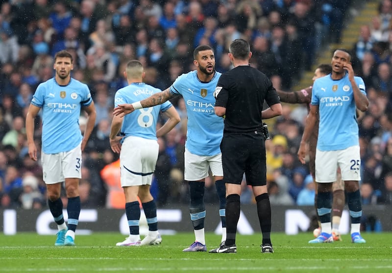 Kyle Walker complained to referee Michael Oliver about a quickly-taken free-kick which caught him out of position