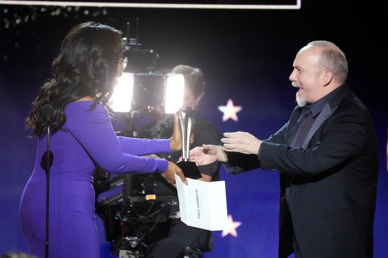 Oprah Winfrey, left, presents the award for best actor to Paul Giamatti during the 29th Critics Choice Awards (AP Photo/Chris Pizzello)