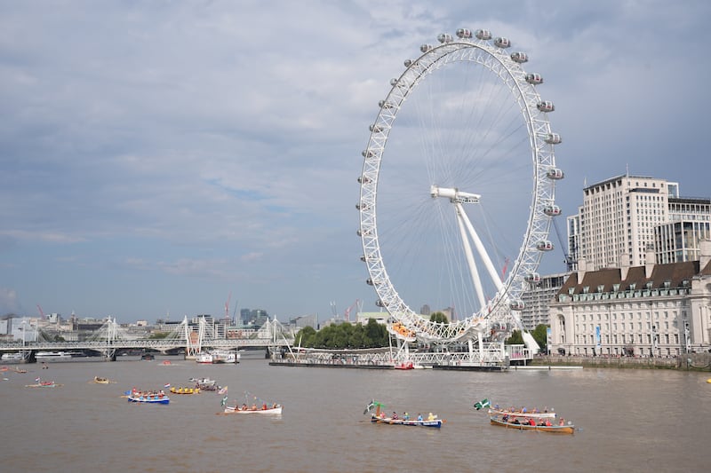 Boats pass the London Eye