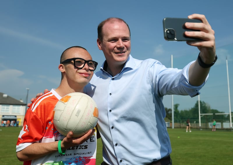 Sports Minister Gordon  Lyons meets Celtic Fan Jay Beattie during an GAA event at Kickham's GAC Creggan on Saturday.
PICTURE COLM LENAGHAN