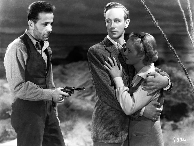 HUMPHREY BOGART, LESLIE HOWARD and BETTE DAVIS in THE PETRIFIED FOREST