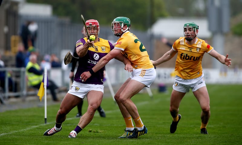 Wexfords    Lee  Chin      in action with  Antrims    Paul  Boyle  and   Gerard  Walsh      in Saturday nights game at Chadwicks Park  Wexford