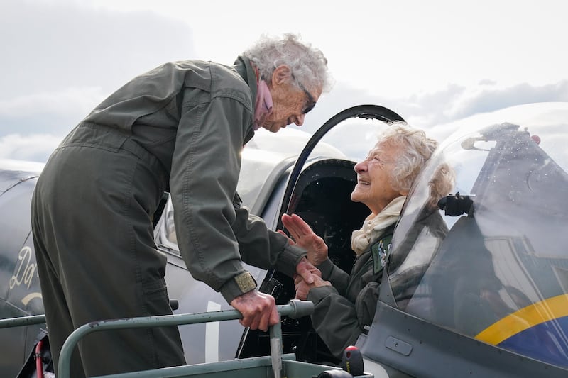 The Second World War veterans have a chat after their special flight