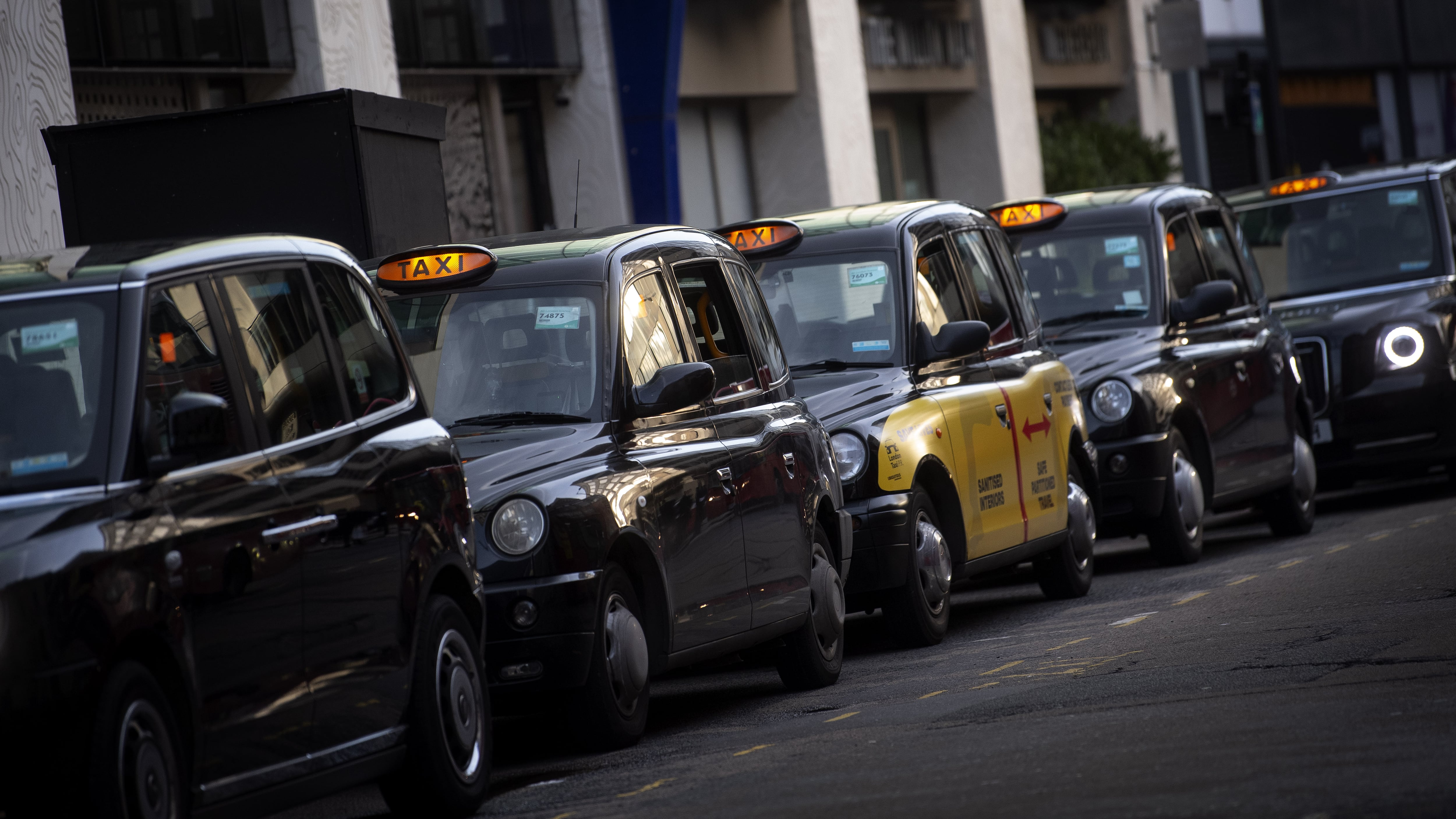 A group of more than 10,000 black cab drivers is suing Uber