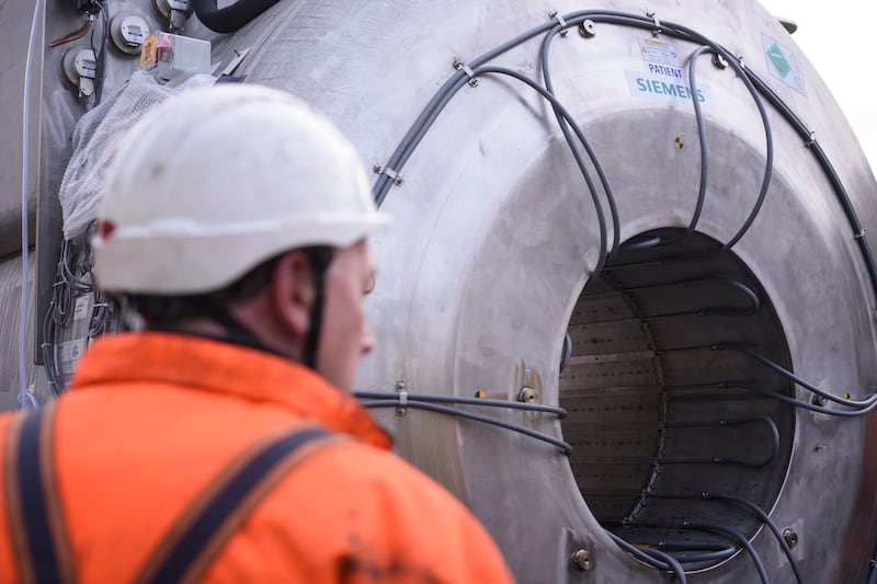 Installation of an MRI scanner at Queen Elizabeth University Hospital (QEUH)