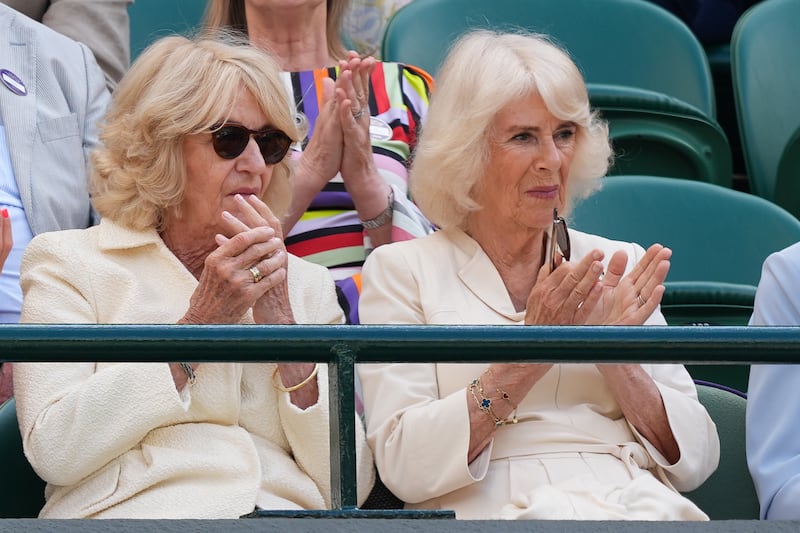 Annabel Elliot (left) with her sister Queen Camilla