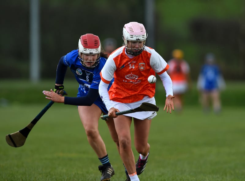 Armagh's Rachael Merry steals a march on Laois's Aoife Hyland