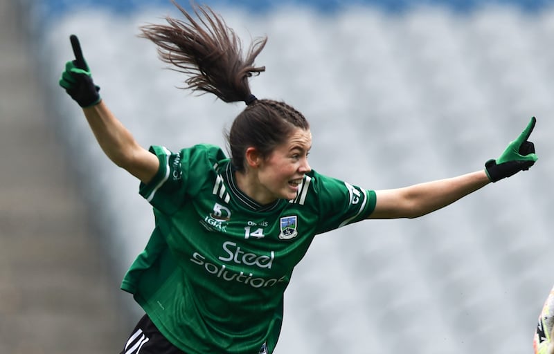 Eimear Smyth in a Fermanagh kit and green gloves pointing to the sky