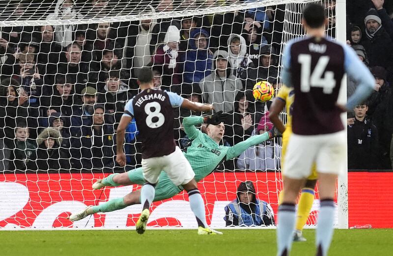 Dean Henderson denied Youri Tielemans from 12 yards