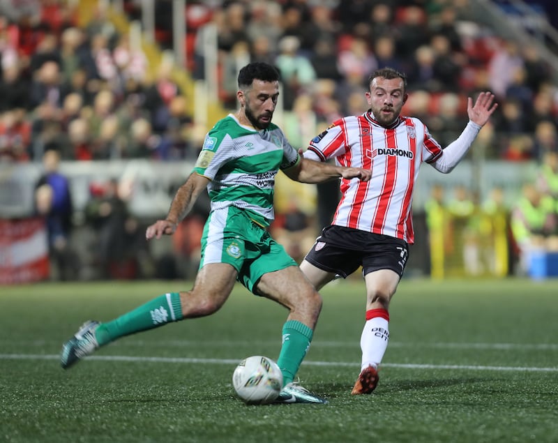 Derry City's Paul McMullan with Roberto Lopes of Shamrock Rovers at the Brandywell