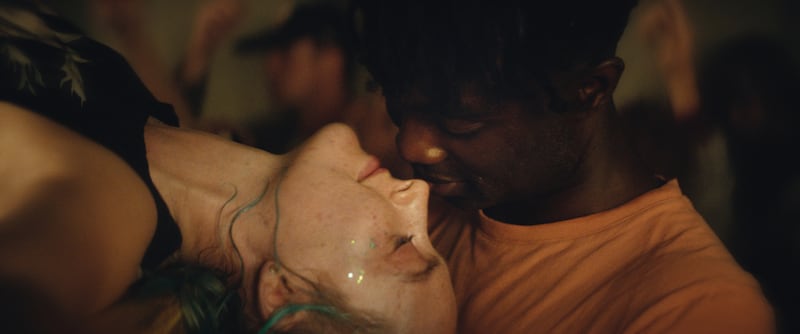 Saoirse Ronan as Rona and Paapa Essiedu as Daynin in The Outrun