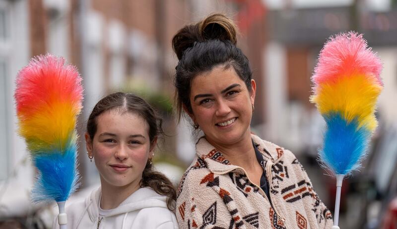 Belfast mother and daughter Kathy Ní Chonaill and daughter Sadbh feature in the new TG4 cleaning show is Mise le Mess