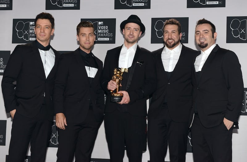 Justin Timberlake and NSYNC backstage in the awards room at the MTV Video Music Awards 2013 (Doug Peters/PA)