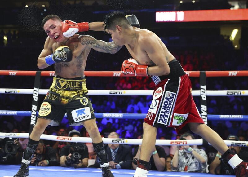 Oscar Valdez and Emmanuel Navarette go toe-to-toe in Arizona