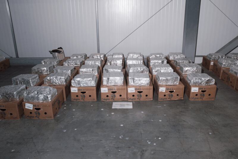 Silver foil packages found in consignments of bananas .