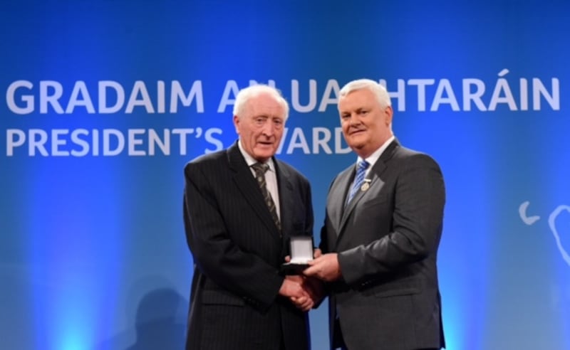 Seamus O'Hare receives the President's Medal from GAA President  Aogan O'Farrell