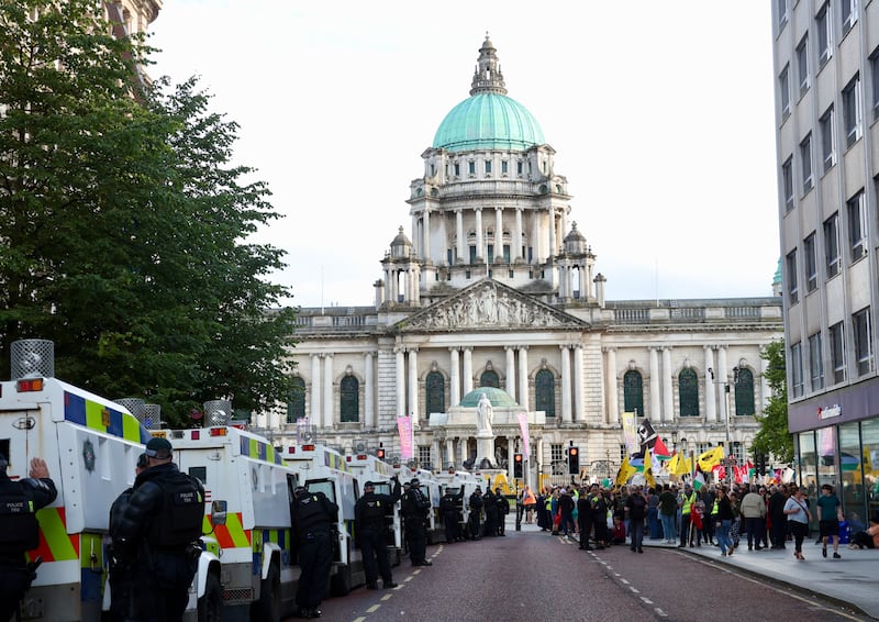 Police at Belfast City Hall, as Anti-immigration protesters and counter anti-racism protest takes place on Friday evening.
PICTURE COLM LENAGHAN