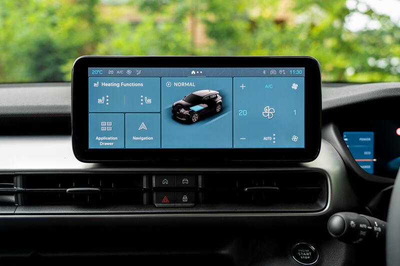 The Avenger’s 10.25-inch touchscreen is easy and slick to use. (Jeep)