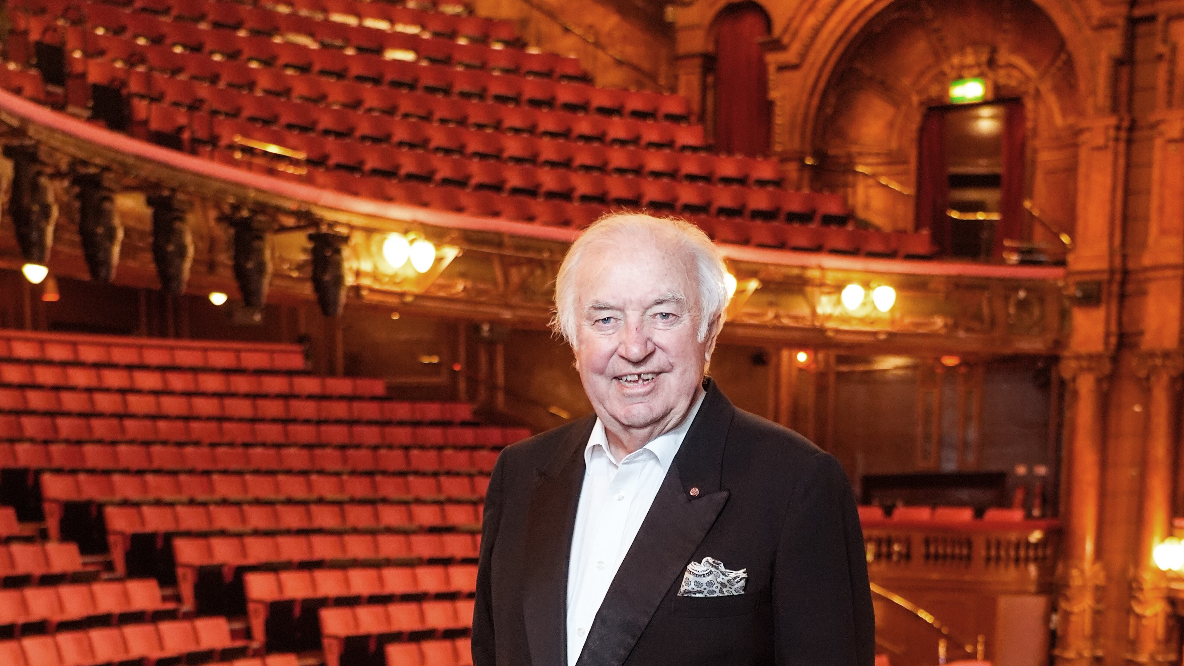 Comedian Jimmy Tarbuck at The London Palladium before appearing on Barry Manilow’s UK tour, including dates at the venue