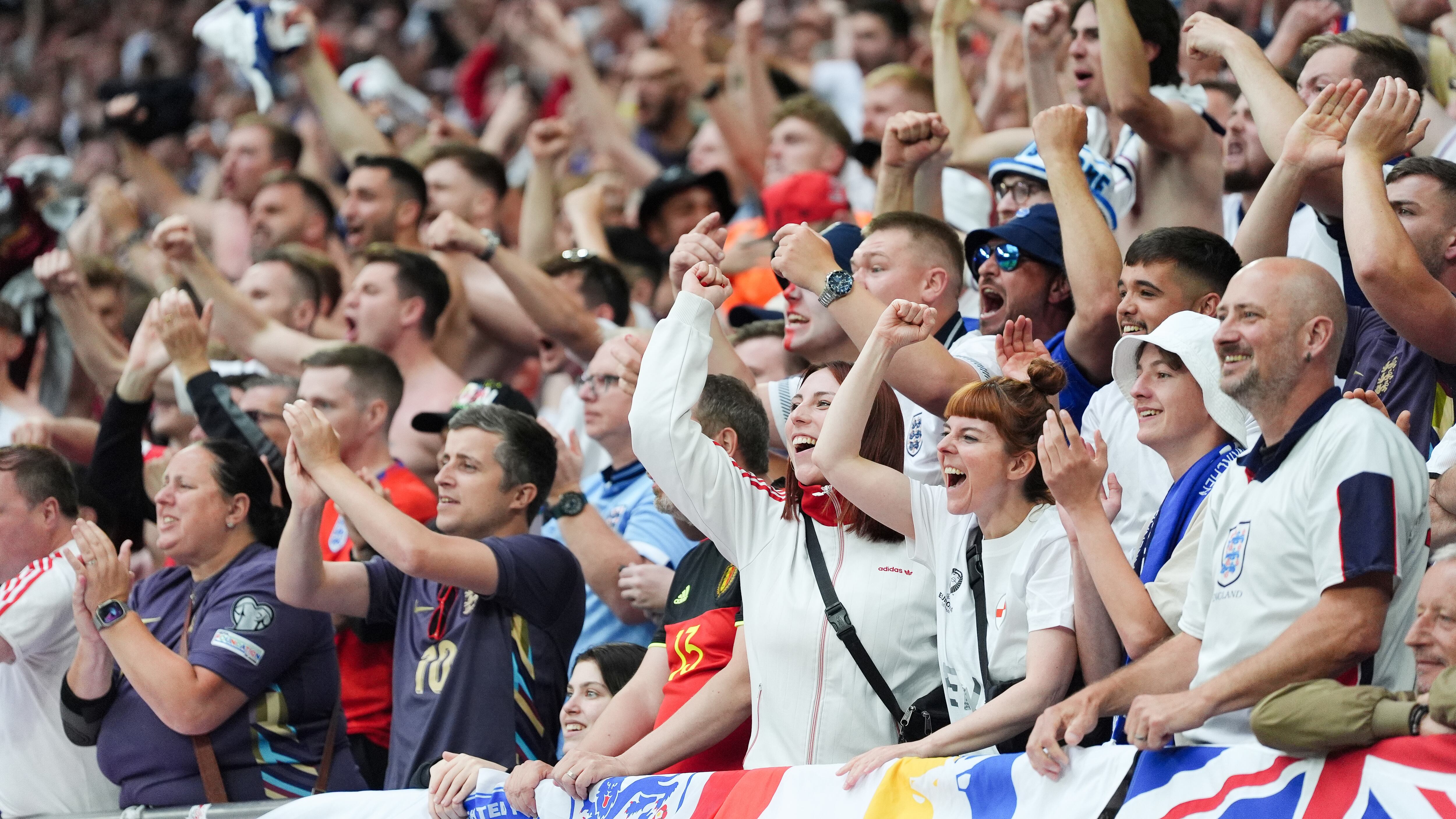 England fans celebrates after Jude Bellingham scores