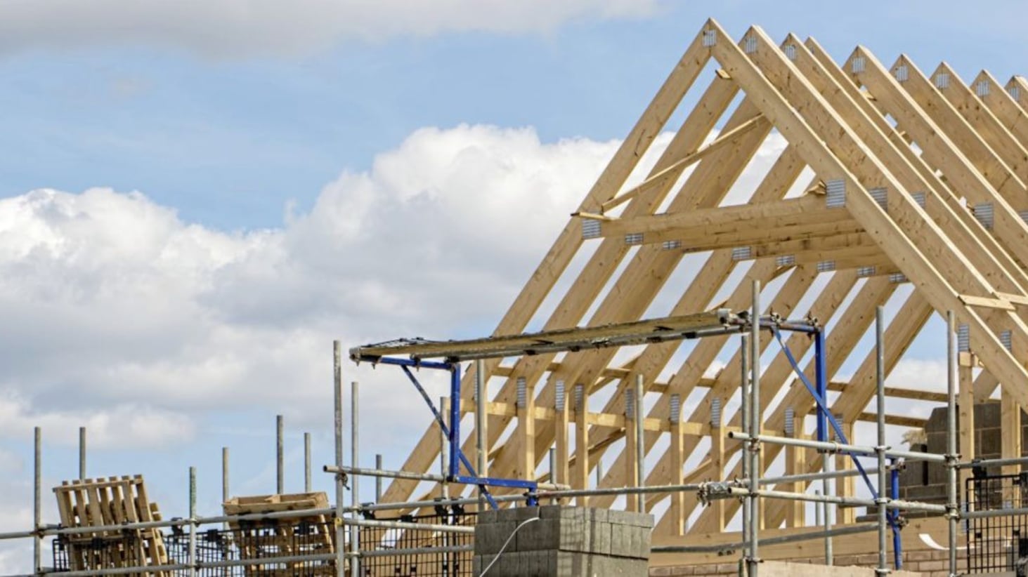 Spending on maintaining Housing Executive homes fell from &pound;178m in 2018/19 to &pound;135m in 2020/21, according to the UK Housing Review. 