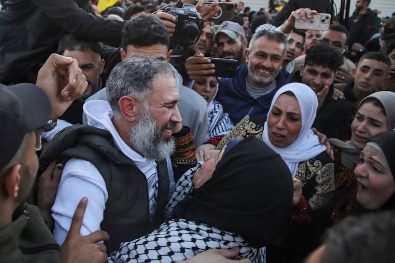 Freed Palestinian prisoners were greeted by relatives (AP)