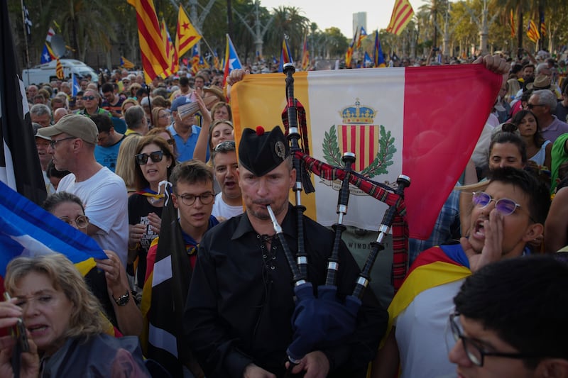 Supporters of Catalan independence leader Carles Puigdemont await for his arrival near the Catalan parliament in Barcelona (Emilio Morenatti/AP)