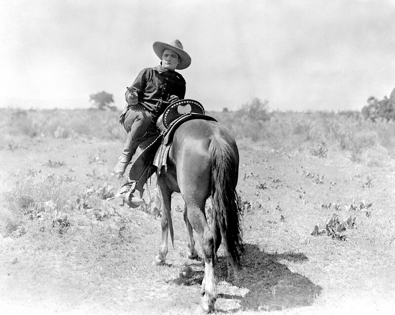 TOM MIX, CINEMA ACTOR, FAMOUS FOR HIS
COWBOY ROLES. 1920.