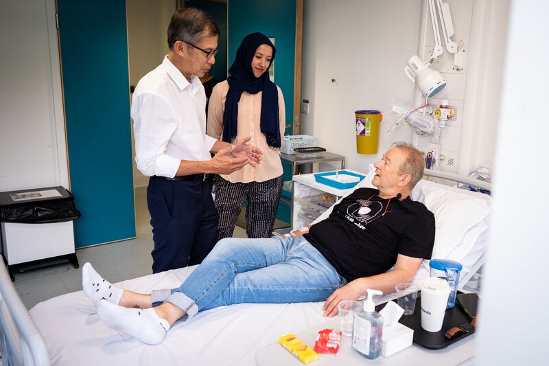 EMBARGOED TO 0001 FRIDAY AUGUST 23UCLH consultant medical oncologist Siow Ming Lee and Dr Sarah Benafif talking with patient Janusz Racz before receiving an injection of a BioNTech mRNA cancer immunotherapy for non-small cell lung cancer (NSCLC) – known as BNT116 – at the University College London Hospital clinical research facility in central London, as part of the first clinical trial for the lung cancer immunotherapy in the UK. Mr Racz, a 67-year-old scientist who moved from Poland to London a decade ago, was diagnosed with lung cancer in May and has been treated with chemotherapy and radiotherapy ahead of receiving lung cancer vaccine. Approximately 130 participants will be enrolled in the study across 34 research sites in seven countries, with six UK sites selected. Picture date: Tuesday August 20, 2024. PA Photo. See PA story HEALTH LungCancer. Photo credit should read: Aaron Chown/PA Wire