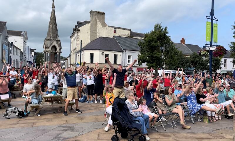 Crowds in Coleraine celebrate Hannah Scott’s gold medal win .