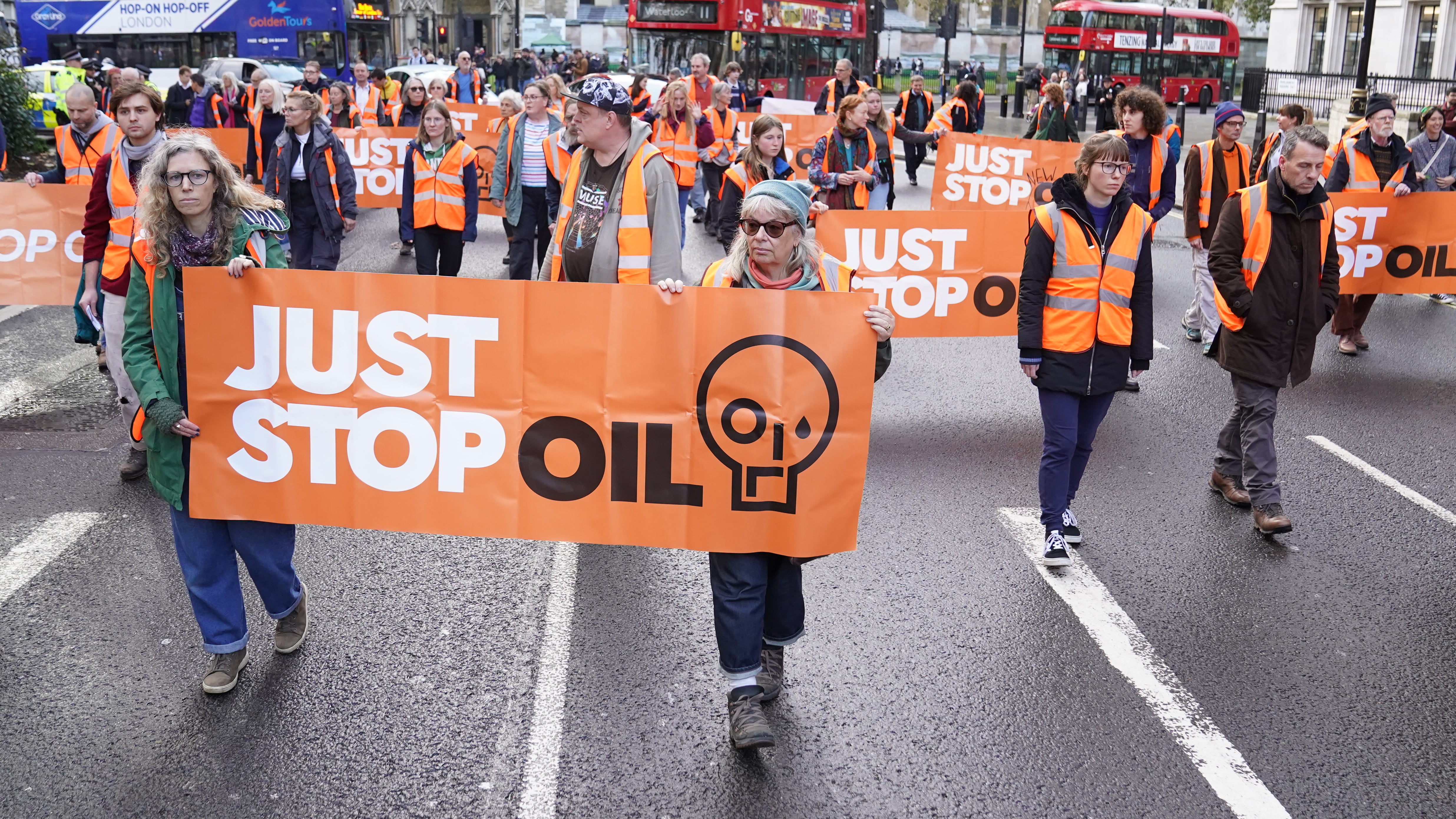 The Metropolitan Police has arrested 27 people suspected of planning to disrupt airports as part of Just Stop Oil protests
