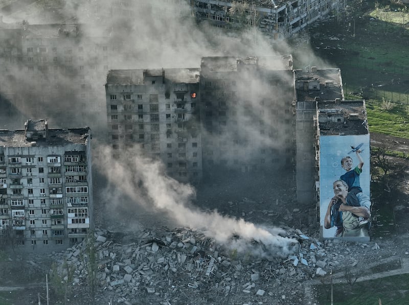 Smoke rises from a building in Bakhmut (Photo/AP)