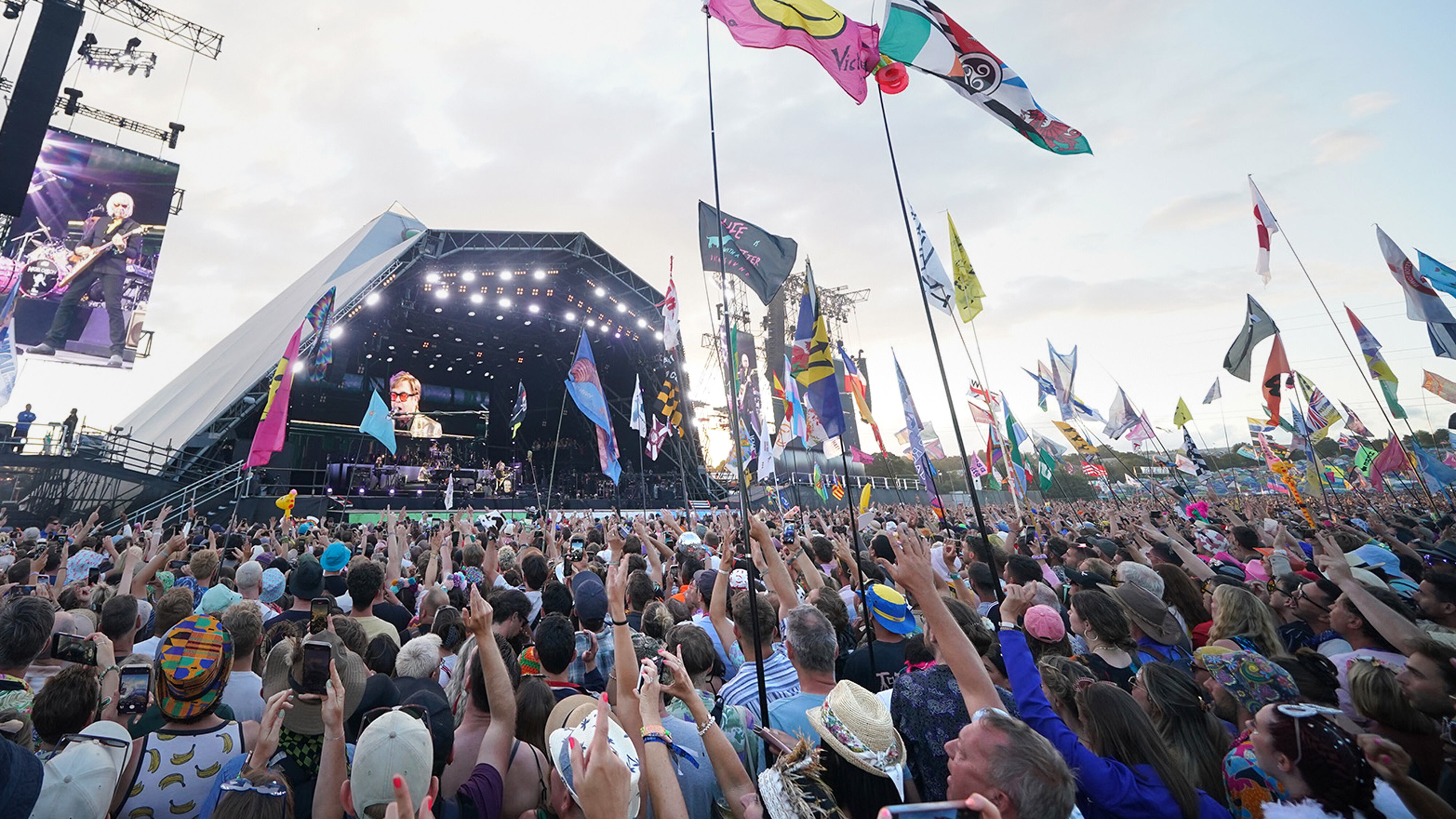 Crowds at Glastonbury could see some showers this weekend