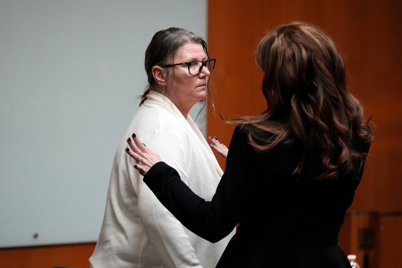 Jennifer Crumbley, left, looks at lawyer Shanon Smith in court in in Pontiac, Michigan (Carlos Osorio/AP)