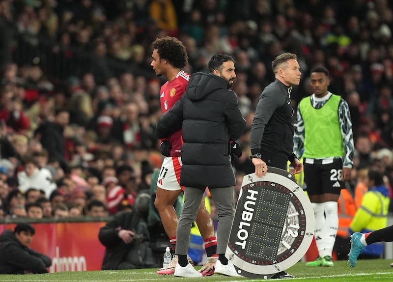 Joshua Zirkzee was substituted before half-time .