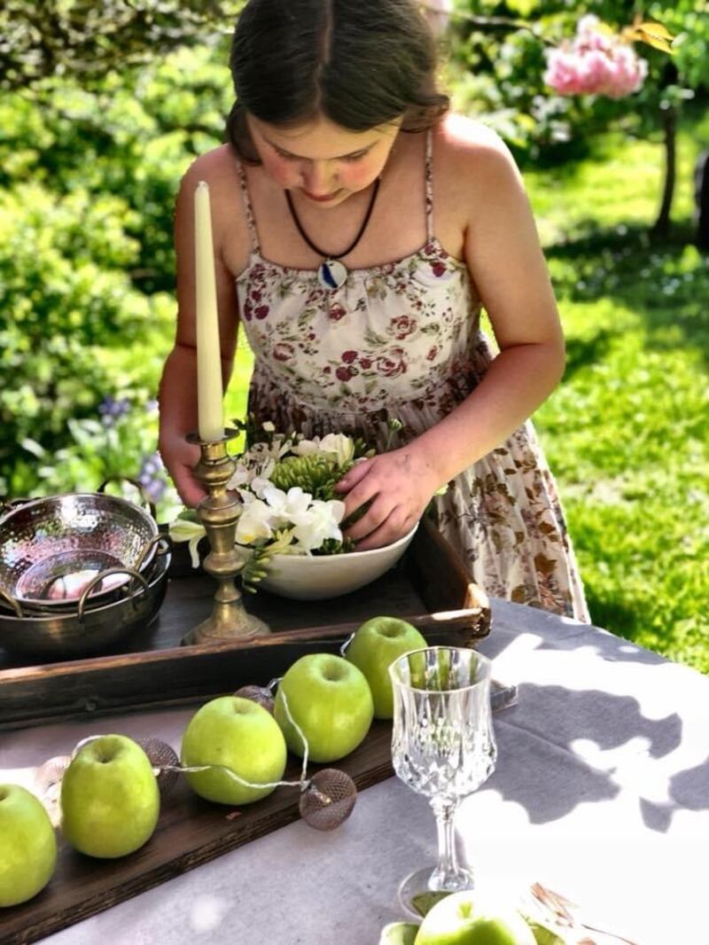 Anne-Marie's daughter with apples