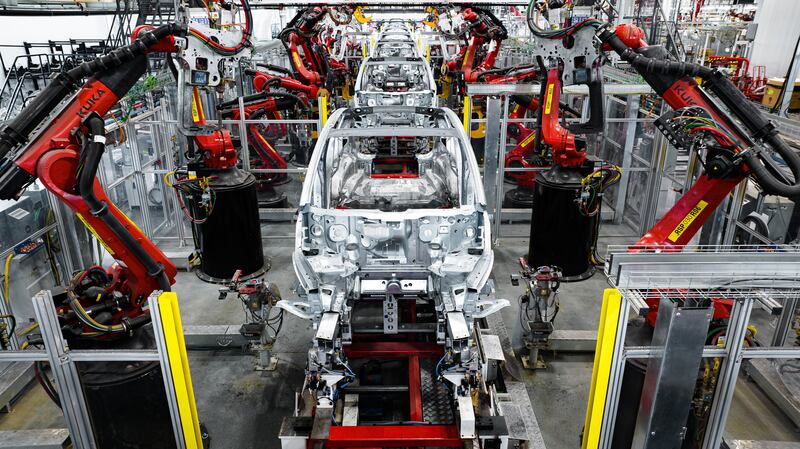 Tesla reduced the number of robots in its factories thanks to gigacasting methods