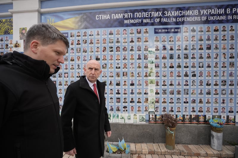 Defence Secretary John Healey (right) with Serhii Boyev, deputy minister of defence of Ukraine for European integration, laying flowers at the Wall of Remembrance of the Fallen for Ukraine